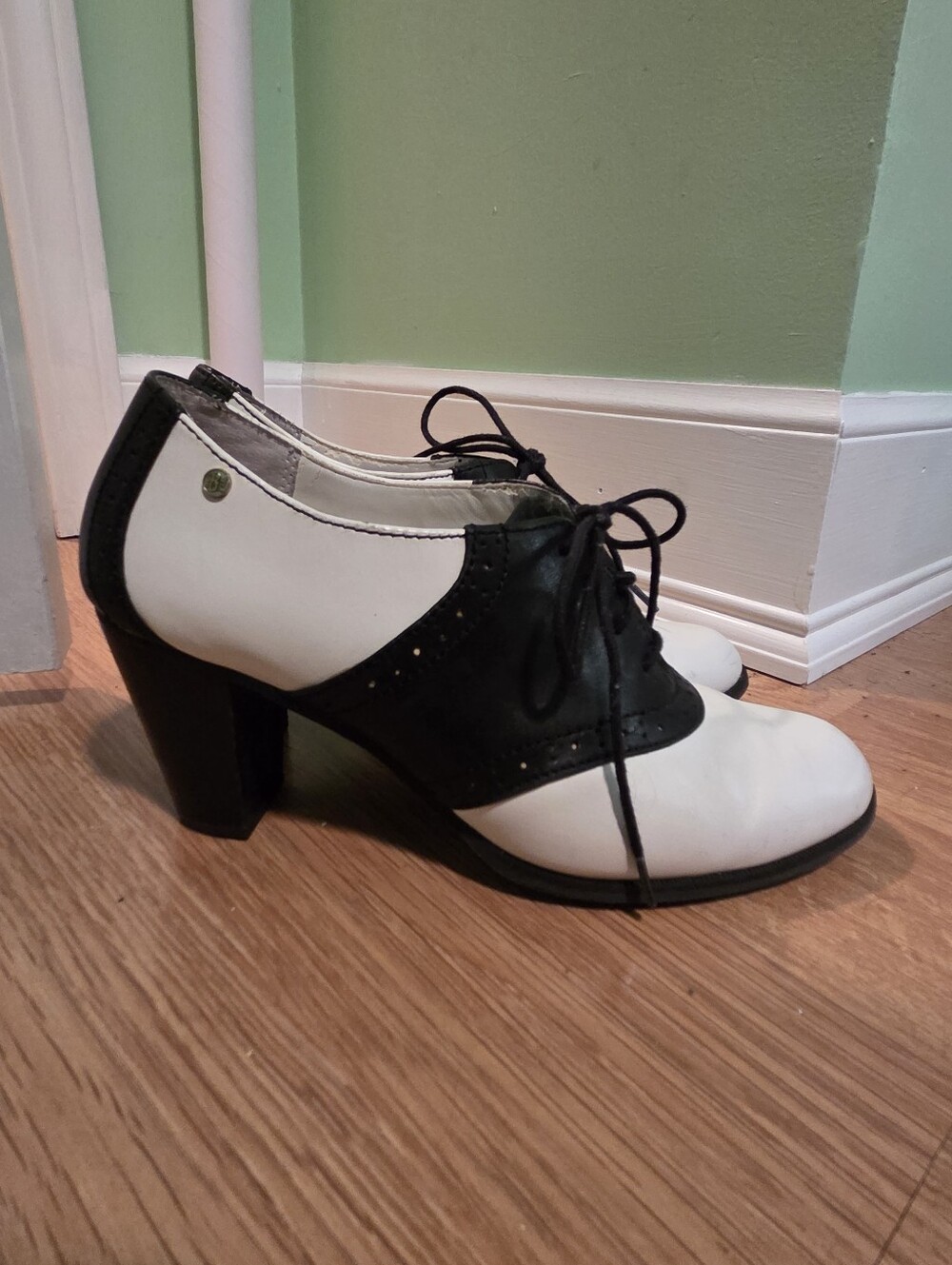 G.H. Bass & Co. Black and White Saddle Oxford Heels, Eloise, Size 7.5, Leather